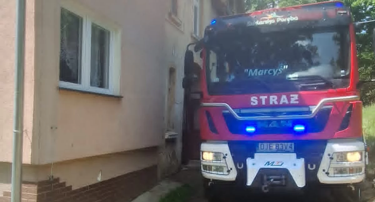 Interwencje, Szklarska Poręba Czujka czadu uratowała mieszkańców Niebezpieczne stężenie tlenku węgla budynku Kolejowej - zdjęcie, fotografia