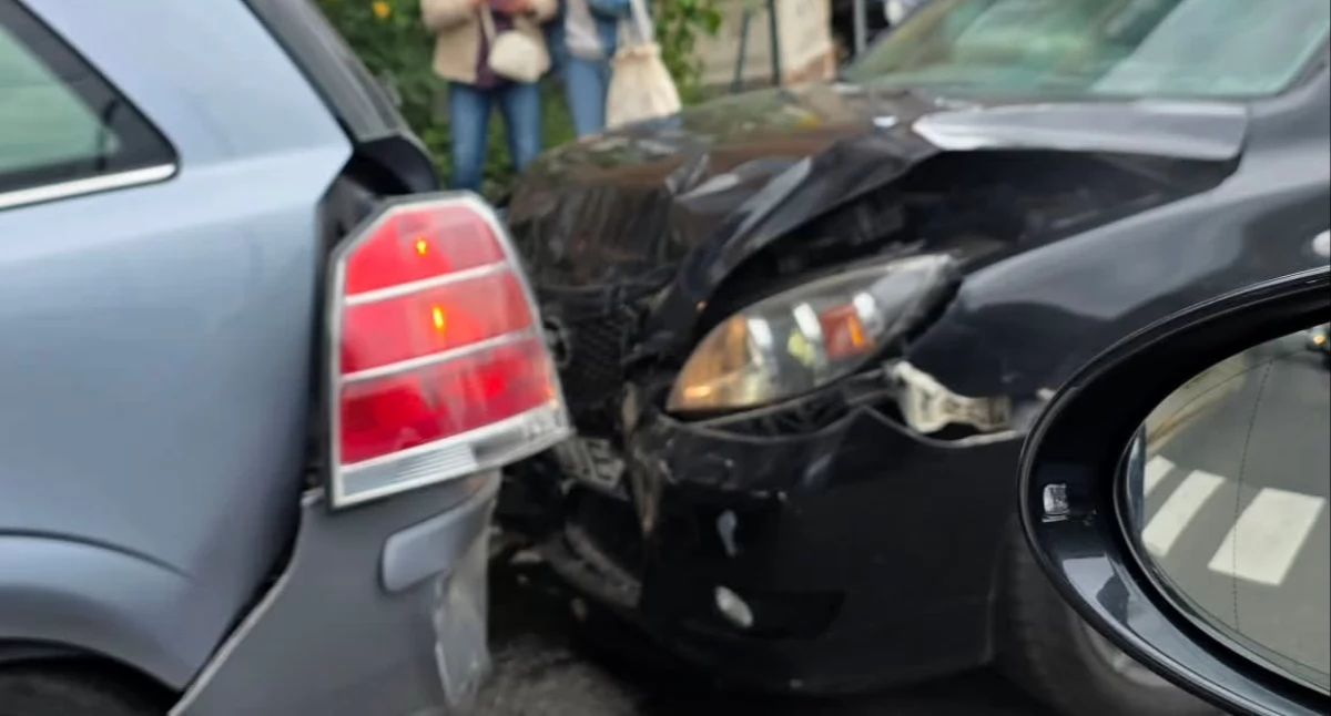Wypadki drogowe, Kolizja ulicy Powstańców Wielkopolskich Jeleniej Górze - zdjęcie, fotografia