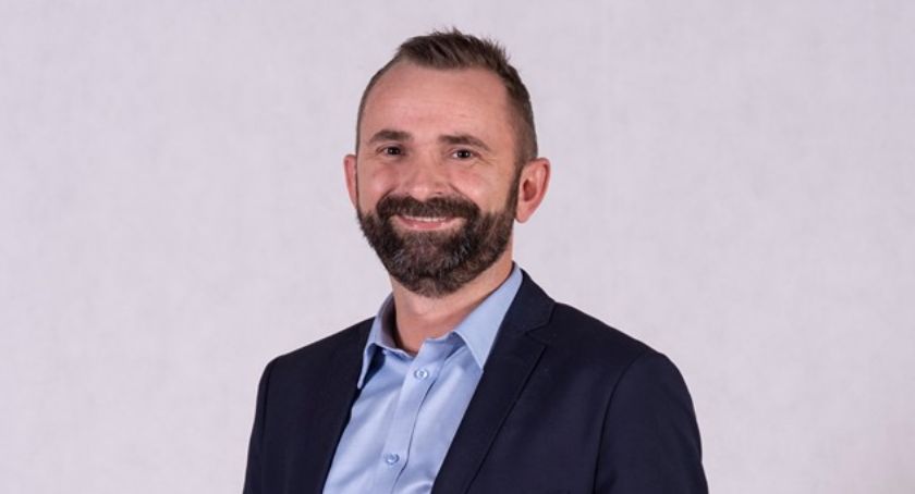 „Jest mi po prostu przykro” – rozmowa z radnym Rady Miejskiej Szklarskiej Poręby Rafałem Wróblewskim.          
