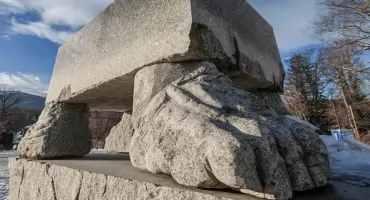 Kamień dla Kamienia czyli replika słynnych 100 TON. Tu zaczyna się Granitowy Szlak.