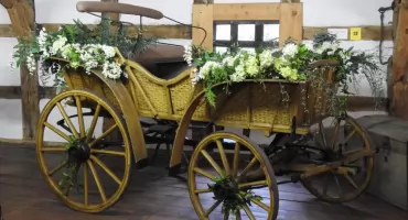 Muzeum Powozów w Galowicach. Miejsce, gdzie historia naprawdę toczy się na kołach
