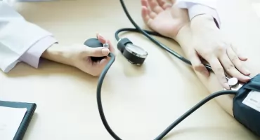 Nadciśnienie tętnicze – przyczyny, objawy i zasady leczenia