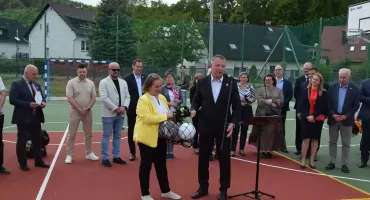 W Piechowicach otwarto nowe wielofunkcyjne boisko