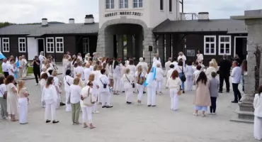 Biały Marsz w Rogoźnicy. Pamięć o więźniarkach Gross-Rosen