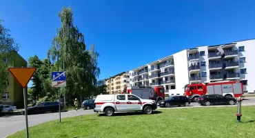 Interwencja służb na Zabobrzu. Przy ulicy Kiepury ulatnia się gaz