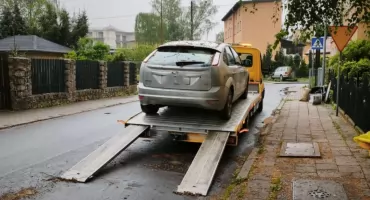 Straż Miejska usuwa porzucone auta z ulic Jeleniej Góry