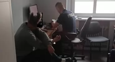 Nietrzeźwy kierowca na jeździe próbnej przed zakupem samochodu