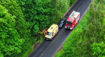 Samochód zakończył jazdę w przydrożnym rowie. Interweniowały służby.