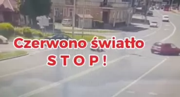 Przejechała na czerwonym i wbiła się prosto w osobówkę. Wiemy więcej o wypadku