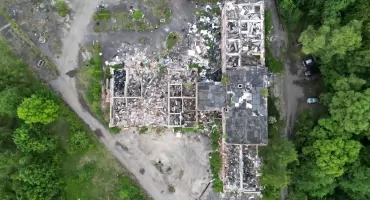 Ruiny dawnego urzędu celnego w Cieplicach to śmiertelne zagrożenie. Tam jest zakaz wstępu