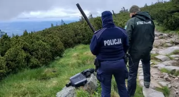 Pozostawiona na szlaku torba postawiła służby w stan gotowości. Policja przypomina o bezpieczeństwie w górach