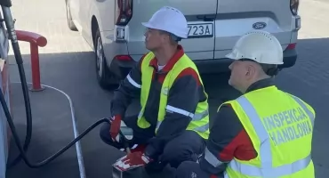Sprawdzają, co trafia do baków. Kontrole paliw na Dolnym Śląsku