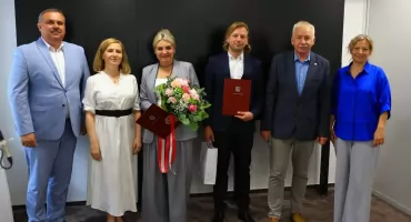 Nowi dyrektorzy w placówkach Powiatu Karkonoskiego. Nominacje odebrane.