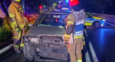 Auto z Czech rozbite na krajowej piątce. Na szczęście nikt nie ucierpiał