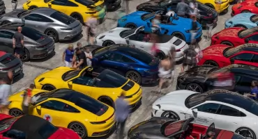 85 załóg Porsche wystartuje z Jeleniej Góry. Widowiskowy początek międzynarodowej parady