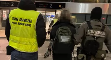Dwie osoby zatrzymane pod zarzutem handlu ludźmi. W tle nakłanianie do prostytucji
