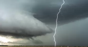 Nadciąga armagedon? Mieszkańcy muszą przygotować się na silny wiatr, gwałtowne opady i burzę
